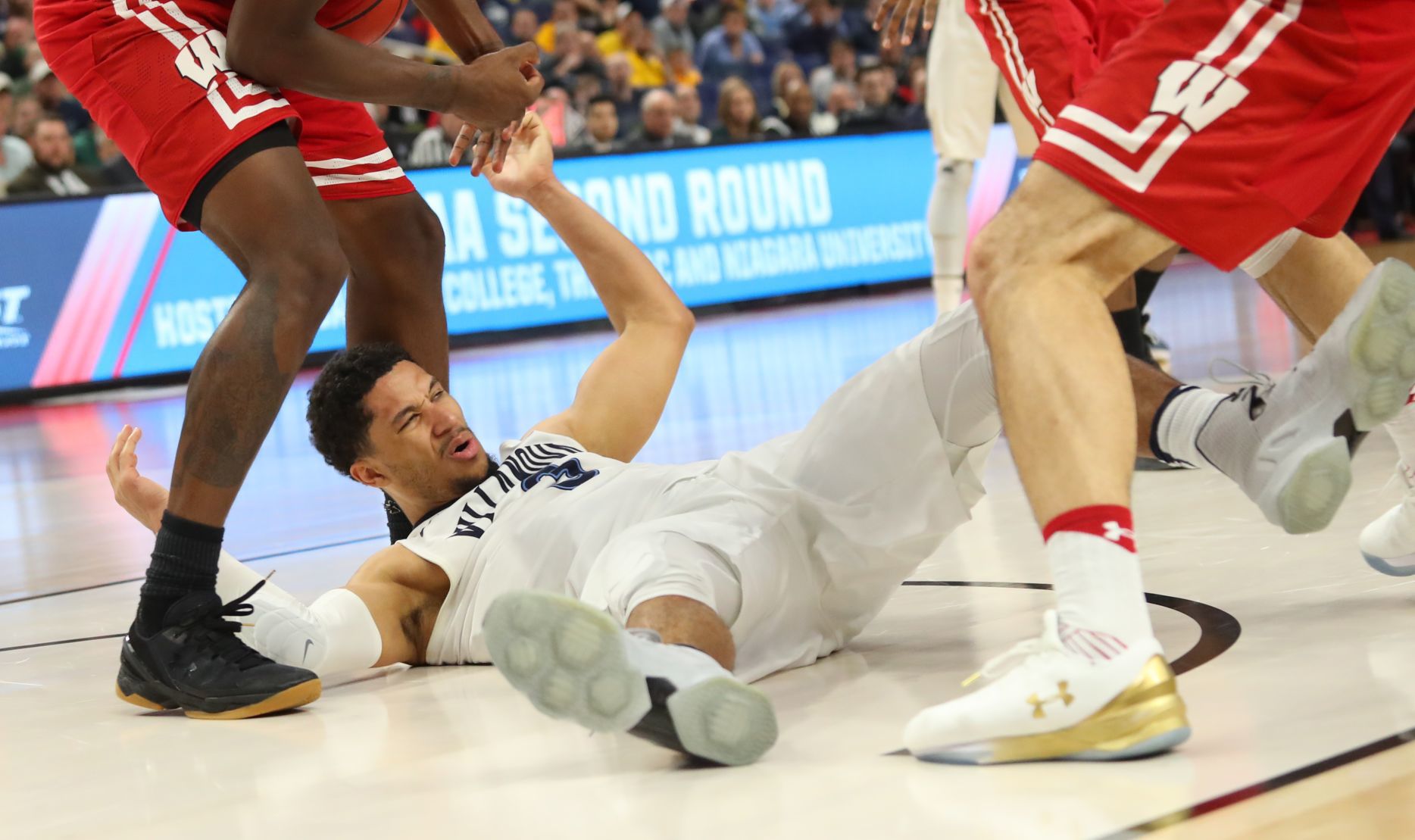 Badgers 65, Wildcats 62